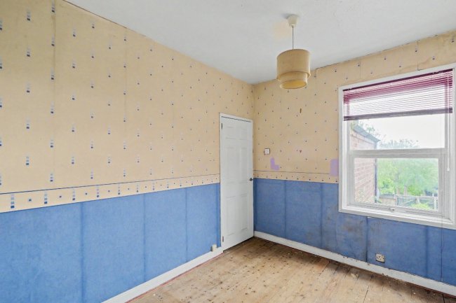 127 St Albans Road, Daybrook, Nottinghamshire NG5 6GT 2