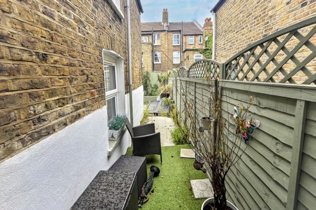 52 Inworth Street, Battersea, London SW11 3EP 4