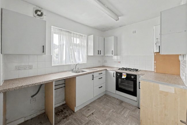 First Floor Flat, 11 St Antony’s Road, Forest Gate, London E7 9QA 6