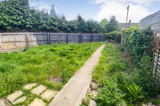 7 Hill Corner Road, Chippenham, Wiltshire, SN15 1DW 9