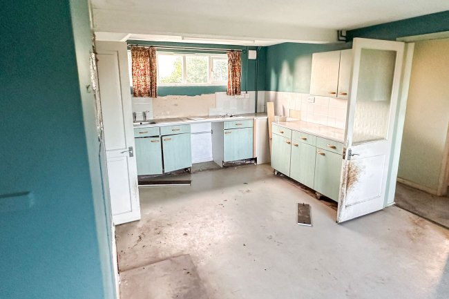 4 Bickhams, Foxham, Wiltshire, SN15 4NG 1