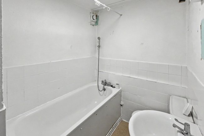 29 Menlo Gardens, Beulah Hill, Upper Norwood, SE19 3DT 9