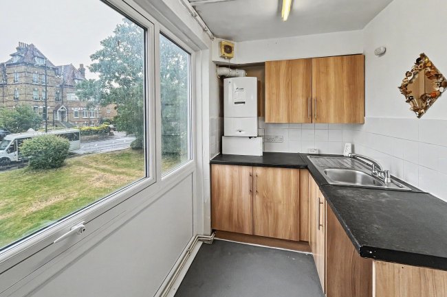 29 Menlo Gardens, Beulah Hill, Upper Norwood, SE19 3DT 9