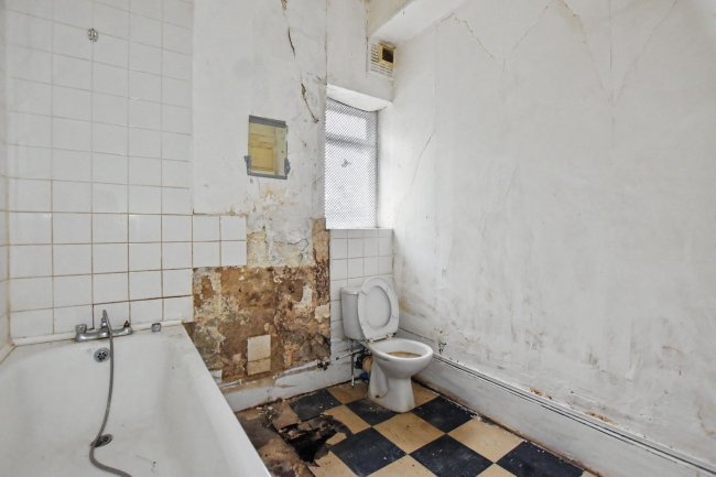 220 Burrage Road, Woolwich, London, SE18 7JU 10