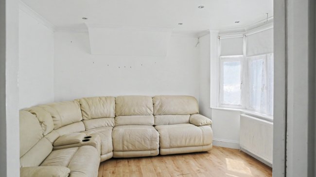 36 Wordsworth Avenue, Greenford, UB6 9AB 6