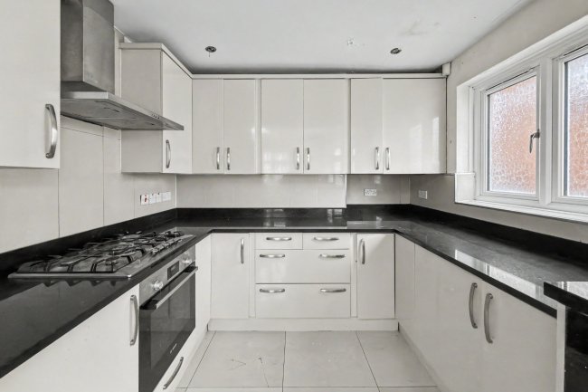 65 Ormesby Way, Harrow, HA3 9SE 9