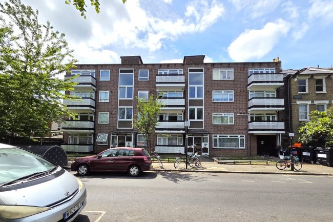 Flat 1 Palm Court, Queen Elizabeth Walk, Stamford Hill, London N16 5XA 2