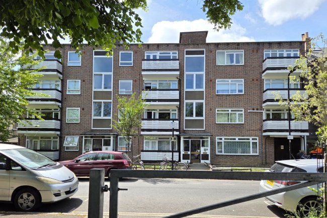 Flat 1 Palm Court, Queen Elizabeth Walk, Stamford Hill, London N16 5XA 2
