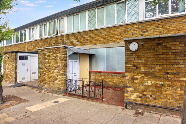 17 Ebbisham Drive, Vauxhall, London, SW8 1UB 1