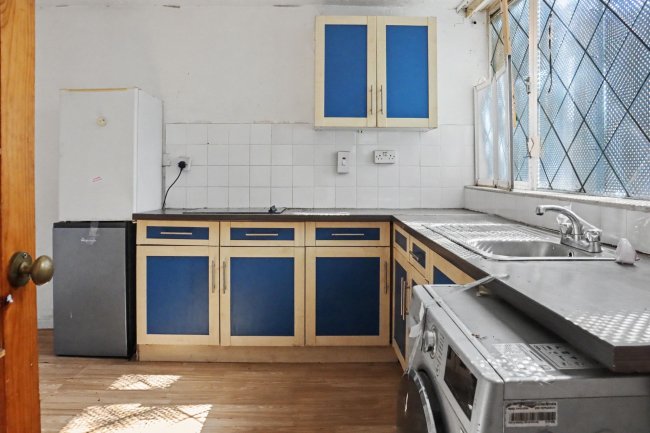 17 Ebbisham Drive, Vauxhall, London, SW8 1UB 1
