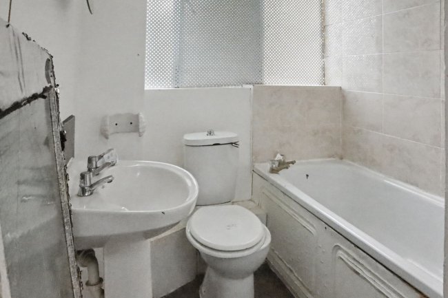17 Ebbisham Drive, Vauxhall, London, SW8 1UB 1