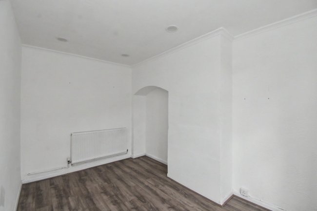 398 Hedgemans Road, Dagenham, Essex, RM9 6BU 3