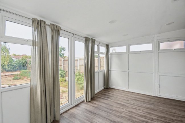 398 Hedgemans Road, Dagenham, Essex, RM9 6BU 3
