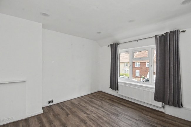 398 Hedgemans Road, Dagenham, Essex, RM9 6BU 3