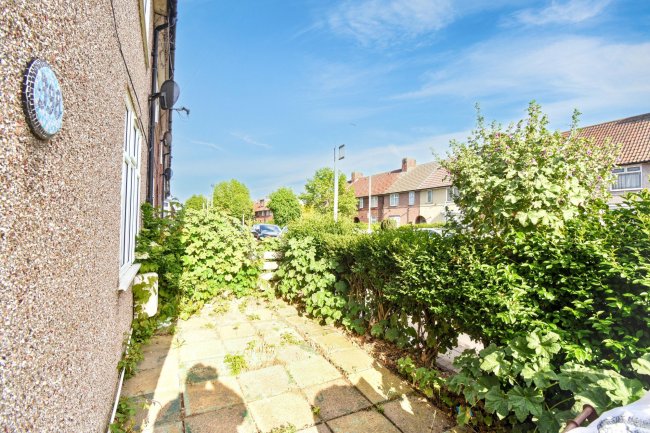 398 Hedgemans Road, Dagenham, Essex, RM9 6BU 3