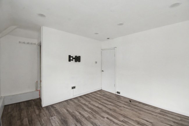 398 Hedgemans Road, Dagenham, Essex, RM9 6BU 3