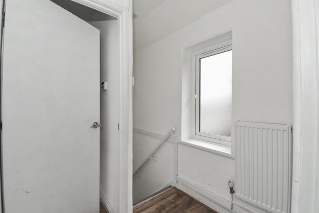 398 Hedgemans Road, Dagenham, Essex, RM9 6BU 3