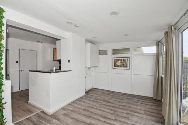 398 Hedgemans Road, Dagenham, Essex, RM9 6BU 3