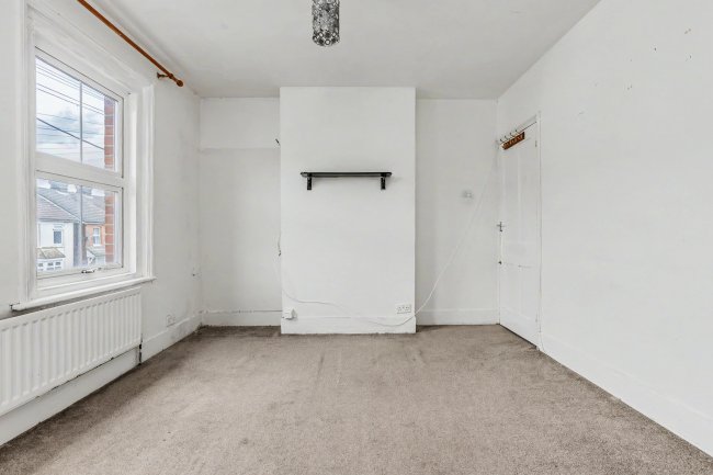 6A Endsleigh Road, Merstham, Redhill, RH1 3LX 7
