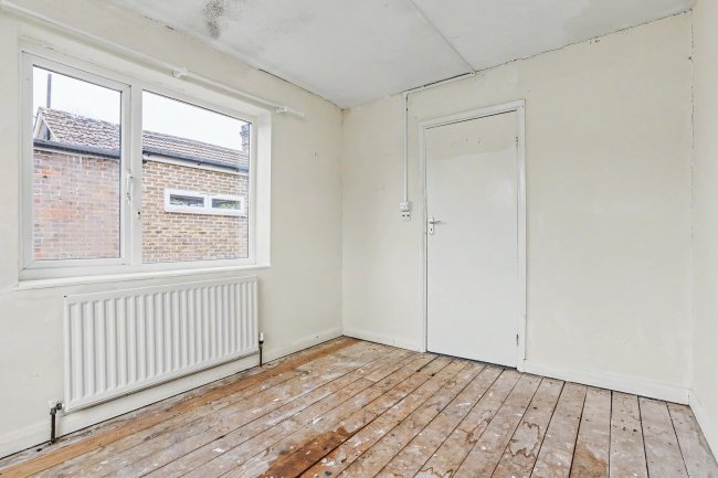 6A Endsleigh Road, Merstham, Redhill, RH1 3LX 7