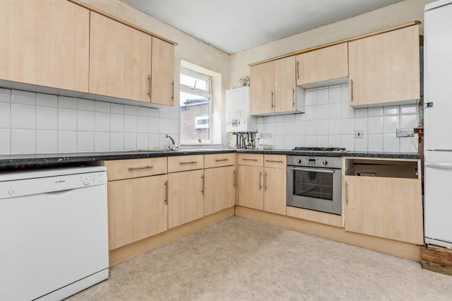6A Endsleigh Road, Merstham, Redhill, RH1 3LX 7