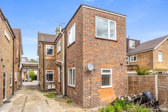 6A Endsleigh Road, Merstham, Redhill, RH1 3LX 7