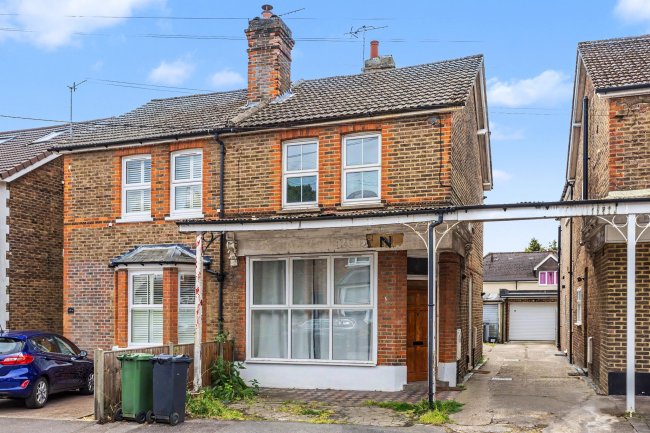 6A Endsleigh Road, Merstham, Redhill, RH1 3LX 7