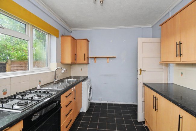 89 Beechwood Gardens, Slough, SL1 2HP 2