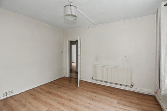 89 Beechwood Gardens, Slough, SL1 2HP 2