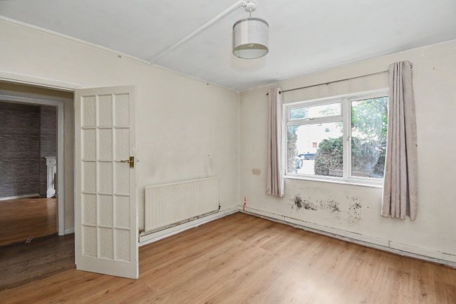 89 Beechwood Gardens, Slough, SL1 2HP 2