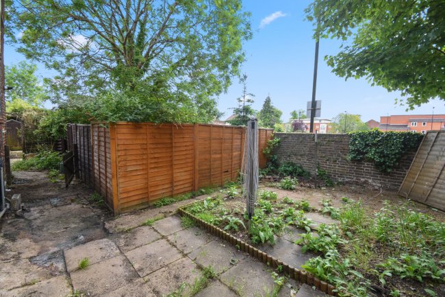 89 Beechwood Gardens, Slough, SL1 2HP 2