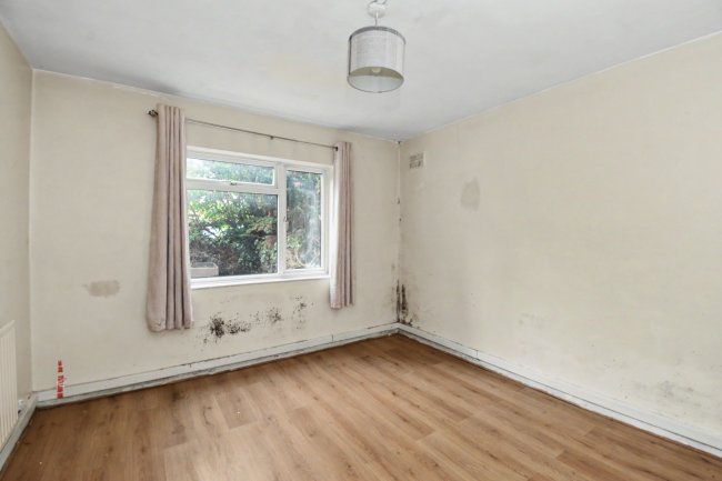 89 Beechwood Gardens, Slough, SL1 2HP 2