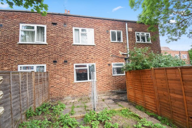 89 Beechwood Gardens, Slough, SL1 2HP 2