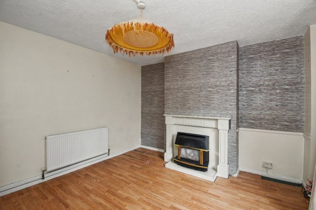 89 Beechwood Gardens, Slough, SL1 2HP 2