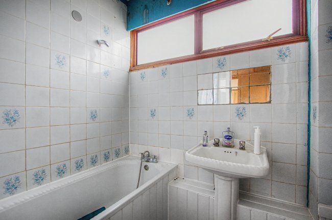 31 Bell Farm Avenue, Dagenham, Essex, RM10 7AT 2
