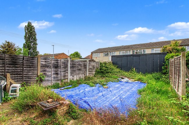 31 Bell Farm Avenue, Dagenham, Essex, RM10 7AT 2