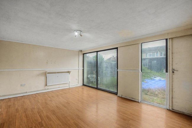 31 Bell Farm Avenue, Dagenham, Essex, RM10 7AT 2