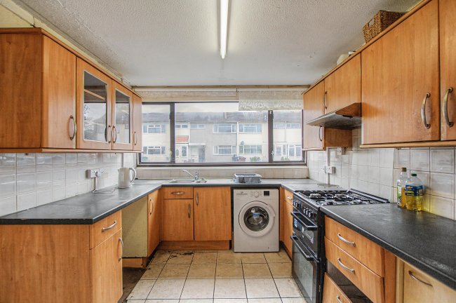 31 Bell Farm Avenue, Dagenham, Essex, RM10 7AT 2