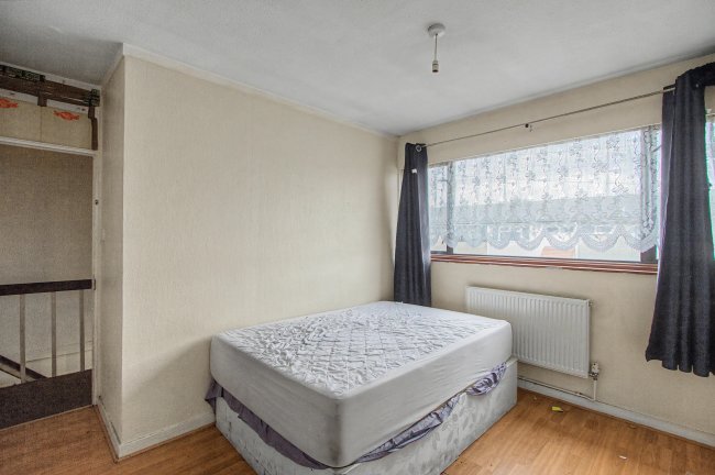 31 Bell Farm Avenue, Dagenham, Essex, RM10 7AT 2