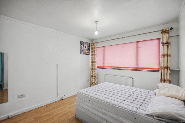 31 Bell Farm Avenue, Dagenham, Essex, RM10 7AT 2