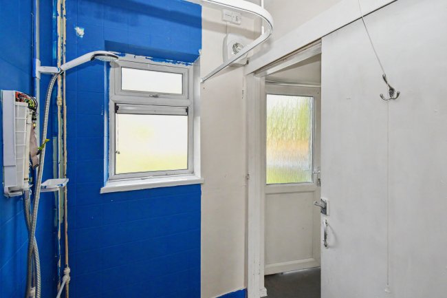 57 Holden Crescent, Walsall, Staffordshire, WS3 1QQ 7