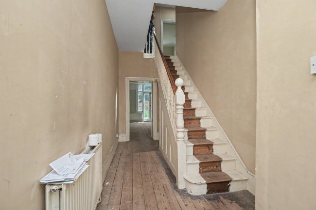 200 Woodside Green, South Norwood, London, SE25 5EW 6