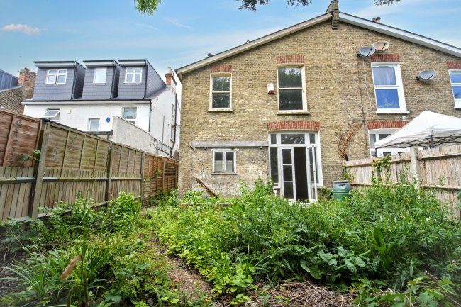 200 Woodside Green, South Norwood, London, SE25 5EW 6