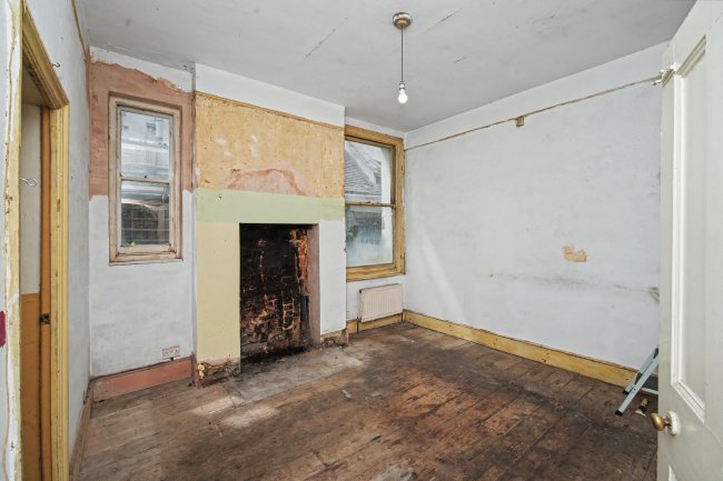 200 Woodside Green, South Norwood, London, SE25 5EW 6