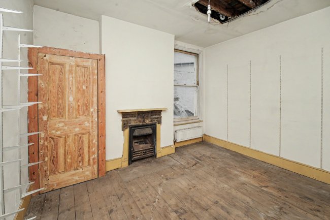 200 Woodside Green, South Norwood, London, SE25 5EW 6