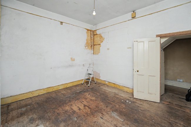 200 Woodside Green, South Norwood, London, SE25 5EW 6