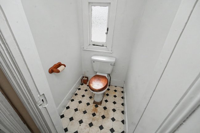 200 Woodside Green, South Norwood, London, SE25 5EW 6