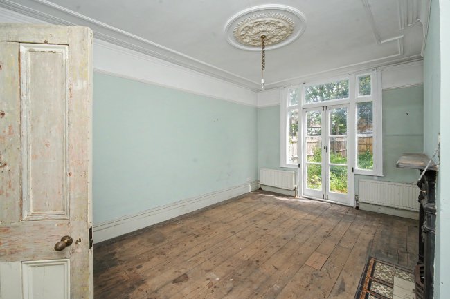 200 Woodside Green, South Norwood, London, SE25 5EW 6