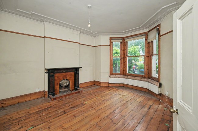200 Woodside Green, South Norwood, London, SE25 5EW 6