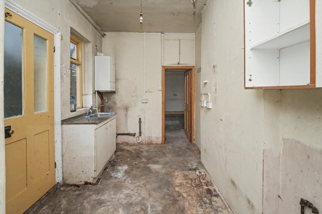 200 Woodside Green, South Norwood, London, SE25 5EW 6